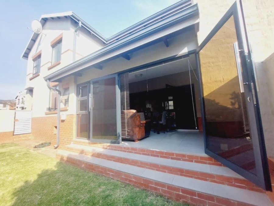 3 Bedroom Property for Sale in Hillside Western Cape